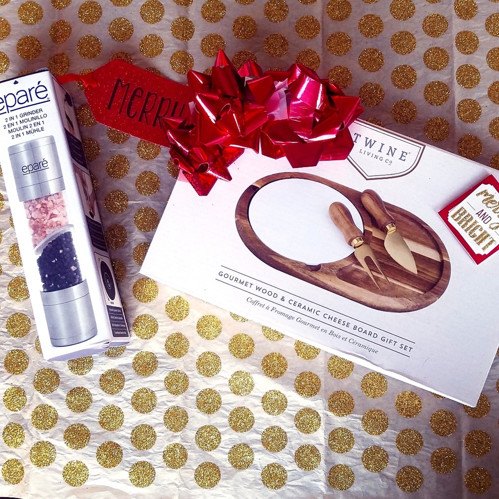 NEW Salt Shaker & Cutting Board